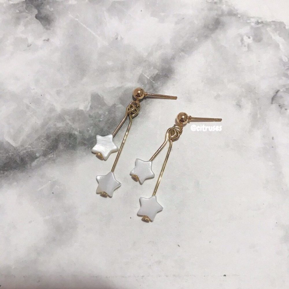 ♥️BRAND NEW DANGLING STAR EARRINGS♥️